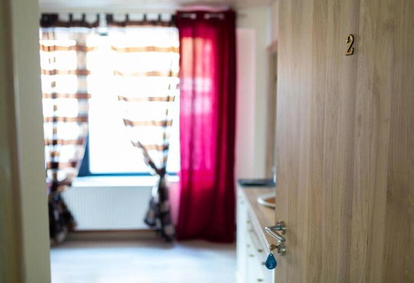 غرفة عائلية, Casa Angy