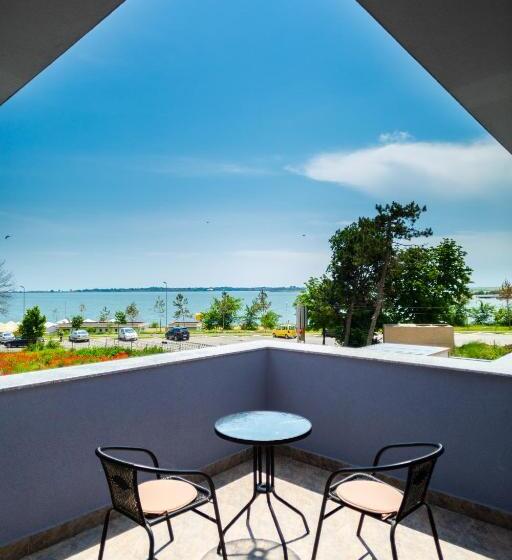 غرفة قياسية مزوَّدة بشُرفة, Casa Angy