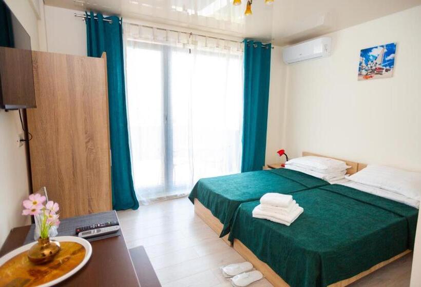 غرفة قياسية مزوَّدة بشُرفة, Casa Angy