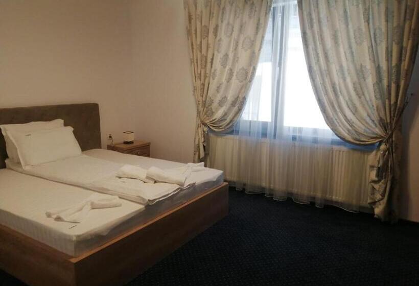 豪华房间, Pensiunea Lara