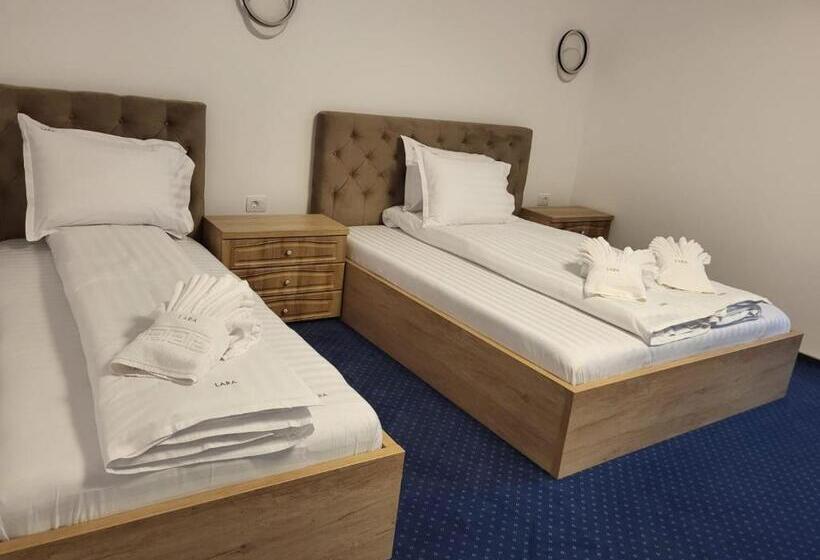 חדר קומפורט לשלושה, Pensiunea Lara