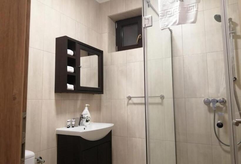 חדר קומפורט לשלושה, Pensiunea Lara