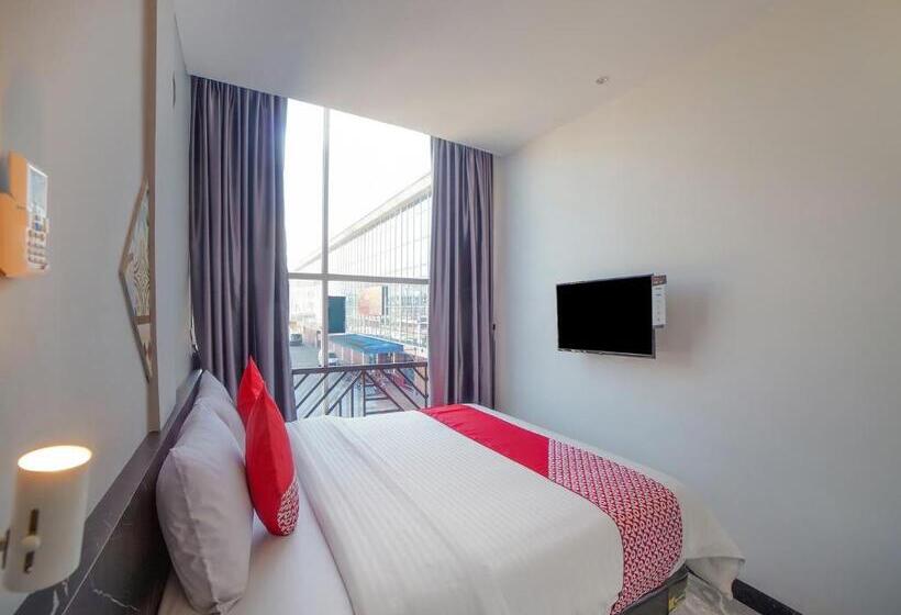 Quarto Deluxe, Capital O 90447 Kardopa Hotel Megapark