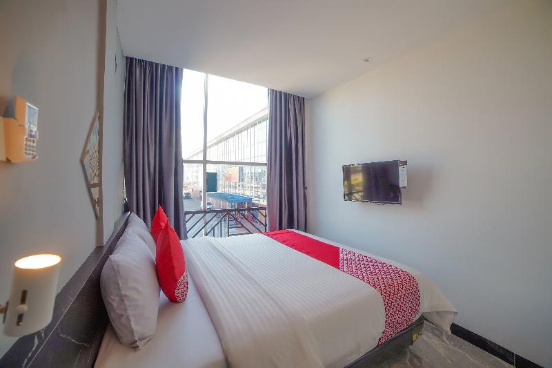 Quarto Deluxe, Capital O 90447 Kardopa Hotel Megapark