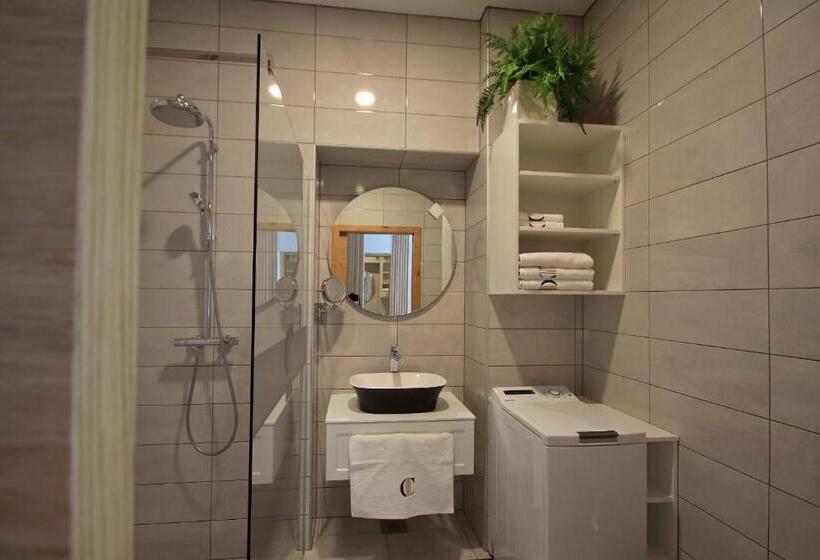 استودیوی استاندارد, Cirus Apartments