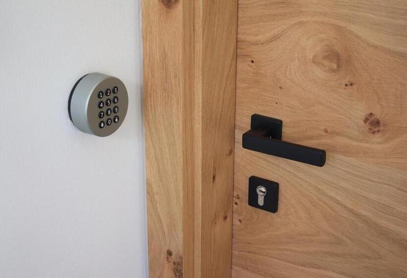 آپارتمان 2 خوابه, Cirus Apartments