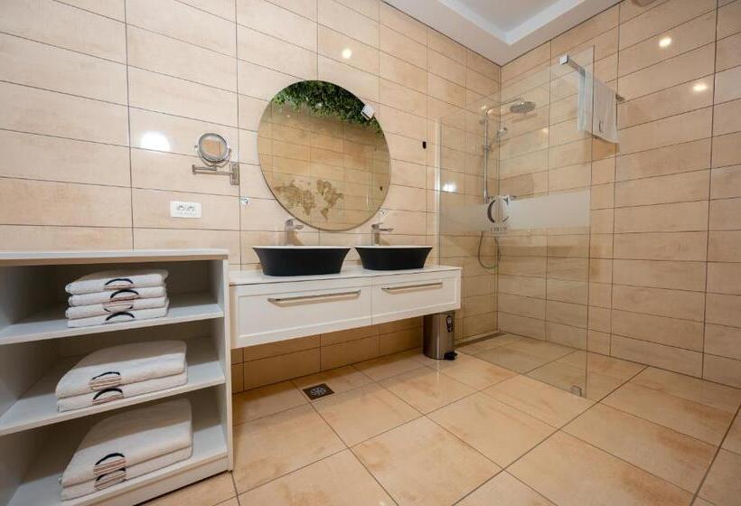 آپارتمان 2 خوابه, Cirus Apartments