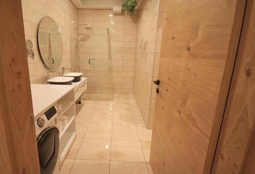 آپارتمان 2 خوابه, Cirus Apartments