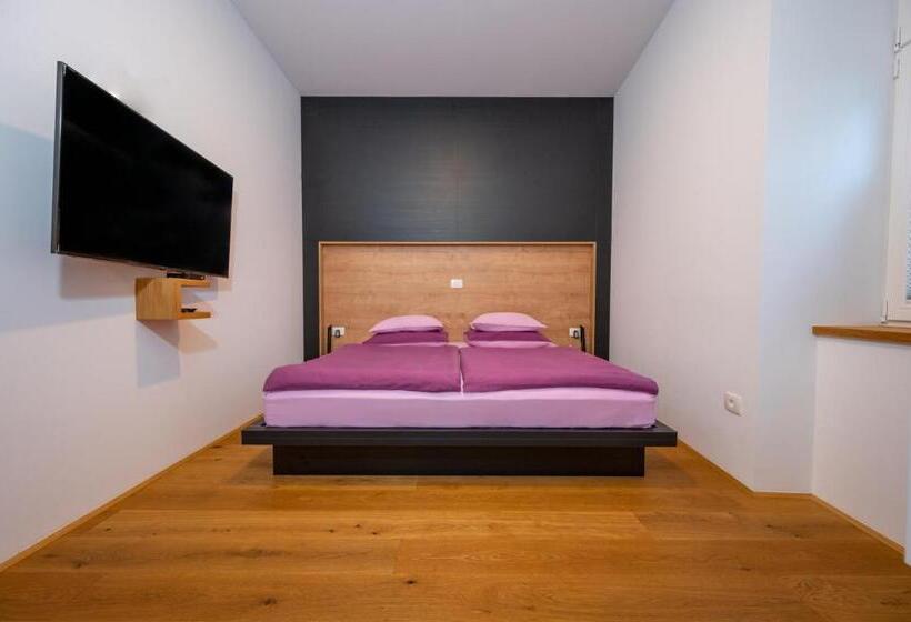 آپارتمان 2 خوابه, Cirus Apartments