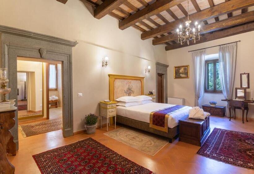 سوئیت با وان آب گرم, Borgo Petroro