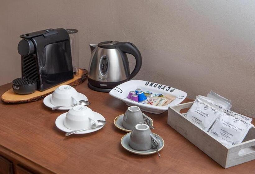 سوئیت با تخت بزرگ, Borgo Petroro