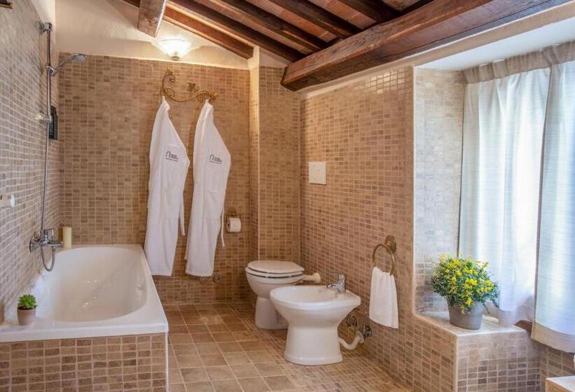 Люкс Кровать Кинг, Borgo Petroro