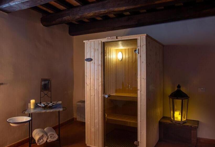 سوئیت با تخت بزرگ, Borgo Petroro