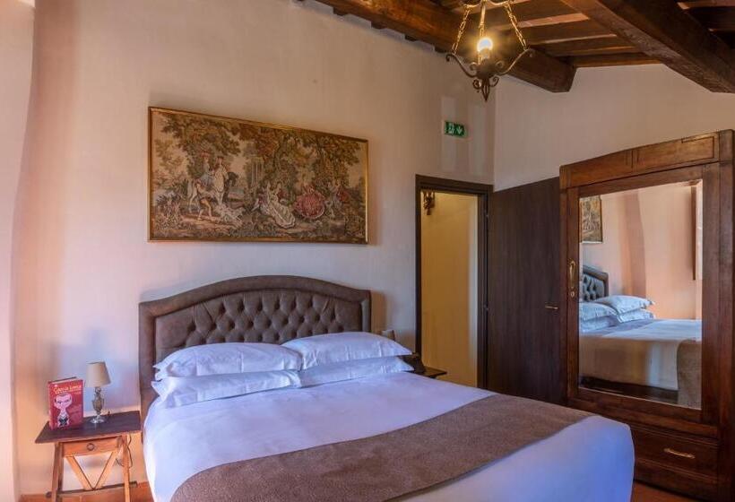 سوئیت با تخت بزرگ, Borgo Petroro