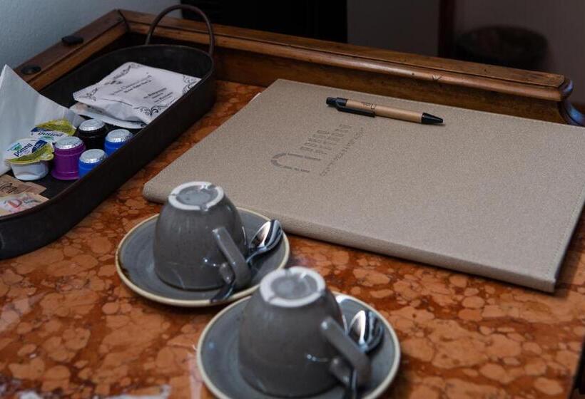 اتاق لوکس, Borgo Petroro