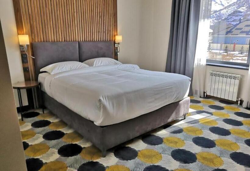 اتاق لوکس با تخت بزرگ, Grand Khan Tengri 4