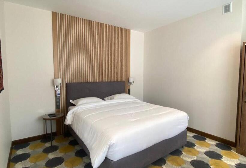 سوئیت با بالکن, Grand Khan Tengri 4