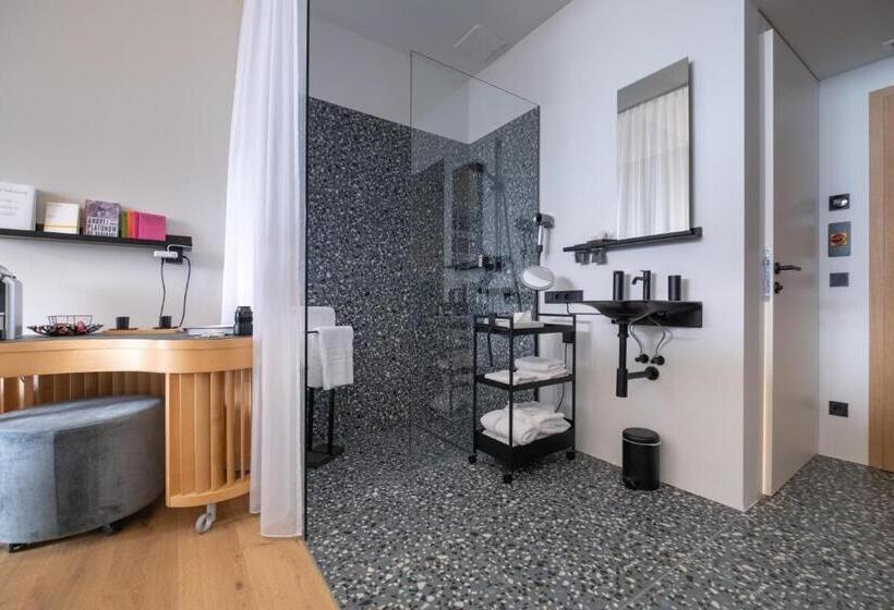 Люкс с Балконом, Lese