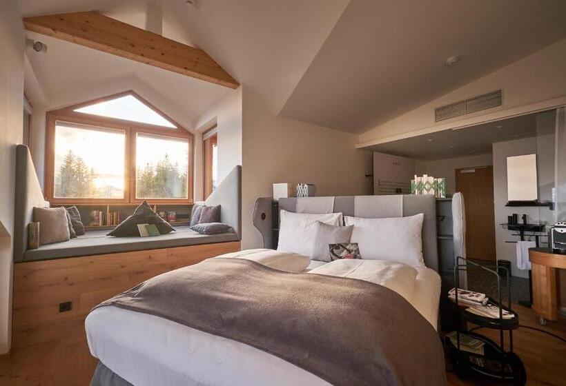 Suite with lake view, Lese