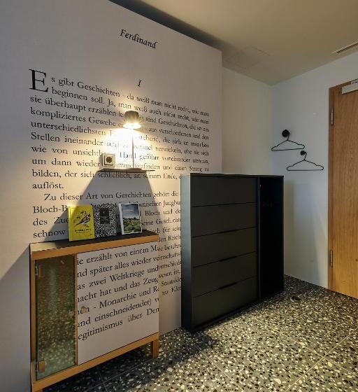 Suite with lake view, Lese