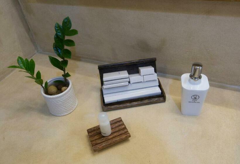 Номер Deluxe Вид на Море Боковой, The Lucky Elephant