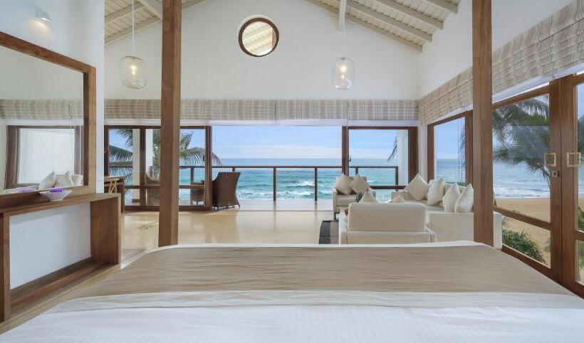 Люкс Вид на Море, The Lucky Elephant