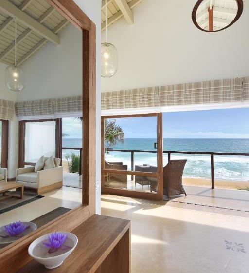 Люкс Вид на Море, The Lucky Elephant