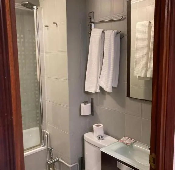 اتاق ساده سه‌ نفره, Hostal Crisol X Liste Station
