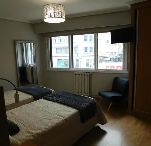 اتاق ساده سه‌ نفره, Hostal Crisol X Liste Station