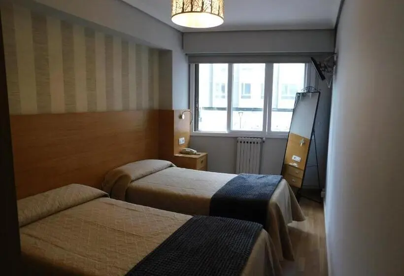اتاق استاندارد یک نفره, Hostal Crisol X Liste Station