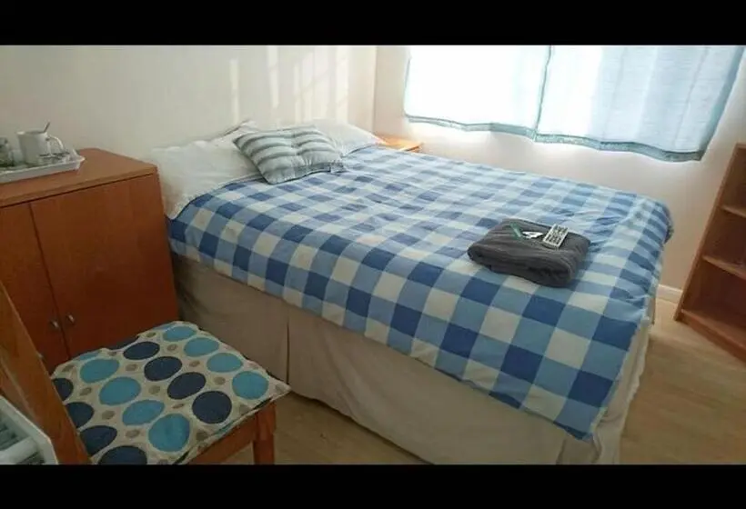 スタンダードルーム, Room In Guest Room   Double With Shared Bathroom Sleeps 1 2 Located 5 Minutes From Heathrow Dsbyr