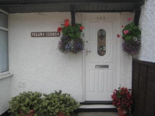 Camera Standard, Room In Guest Room   Double With Shared Bathroom Sleeps 1 2 Located 5 Minutes From Heathrow Dsbyr