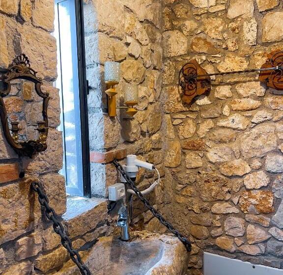 اتاق ساده سه‌ نفره, Solomon&sons