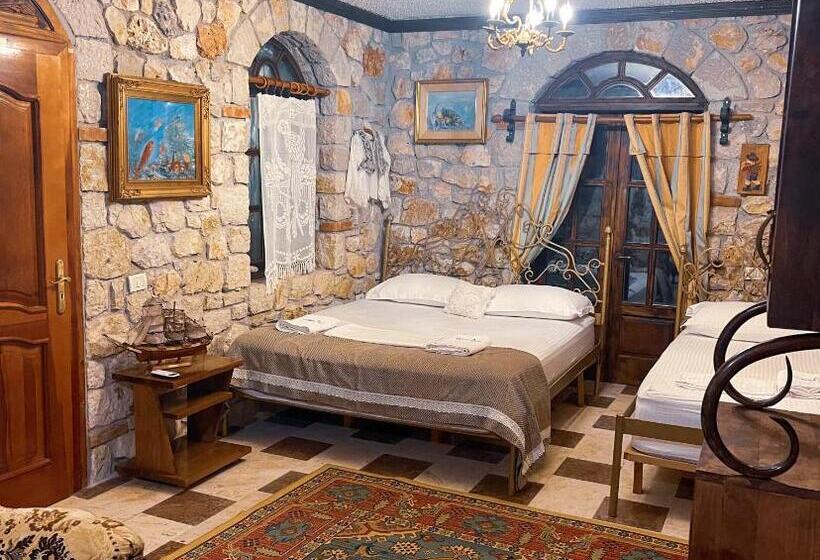 اتاق ساده سه‌ نفره, Solomon&sons