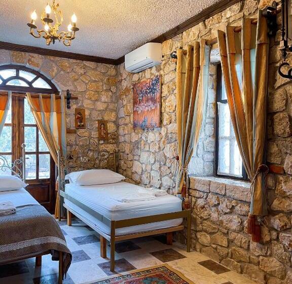 اتاق ساده سه‌ نفره, Solomon&sons