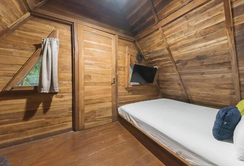 디럭스 룸, Urbanview Hotel Cianjur City Park By Reddoorz