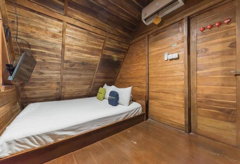 디럭스 룸, Urbanview Hotel Cianjur City Park By Reddoorz