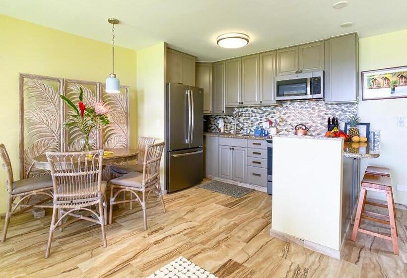 Апартаменты 1 Спальня Вид на Море, Waiohuli Beach Hale D227   Aloha La I   Oceanfront/1b1b/wifi/ac/cable/pool/extras