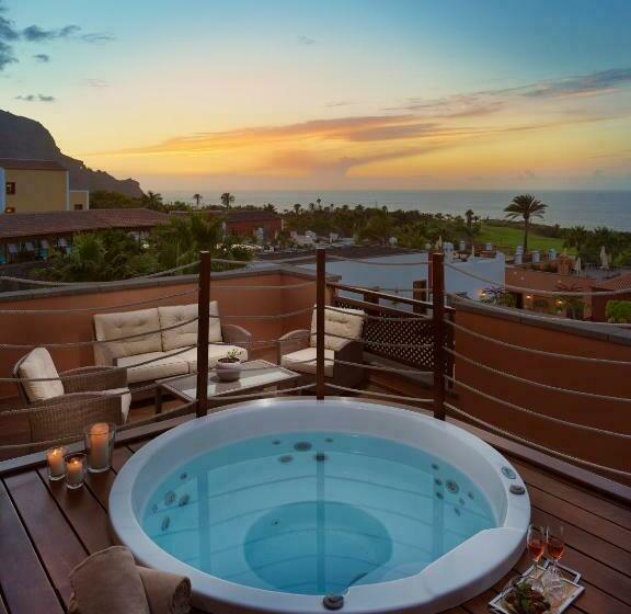 带按摩浴缸和海景的套房, Hacienda del Conde Meliá Collection Golf & Spa