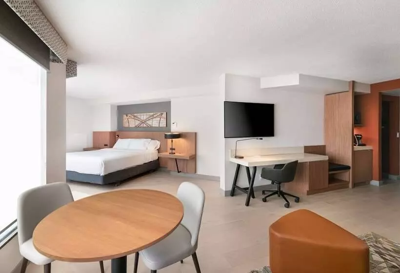 سوییت جونیور, Hilton Garden Inn Toronto Airport
