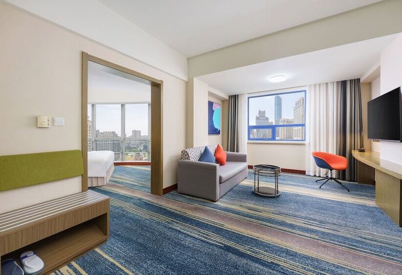 סוויטה, Holiday Inn Express City Centre Dalian, An Ihg