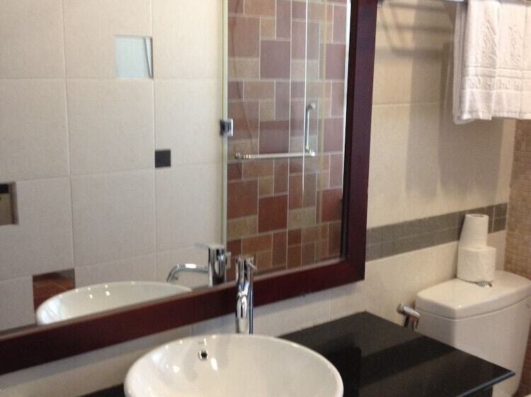 اتاق لوکس سه تخته, Kim Tho