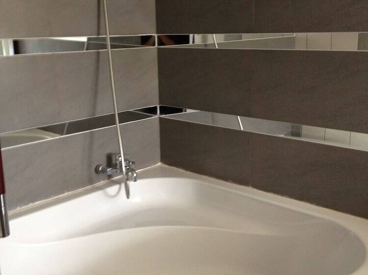 اتاق لوکس سه تخته, Kim Tho