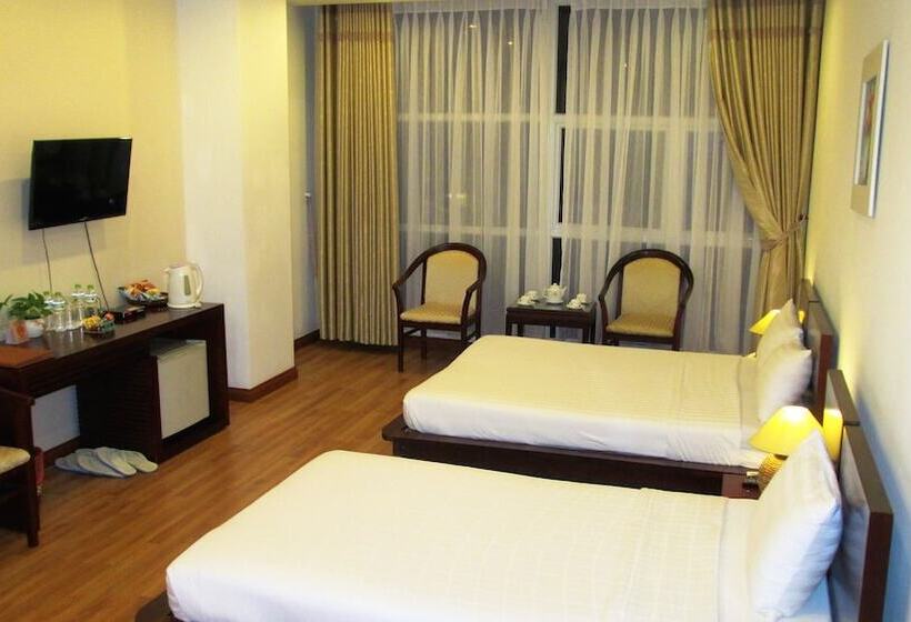 اتاق لوکس سه تخته, Kim Tho