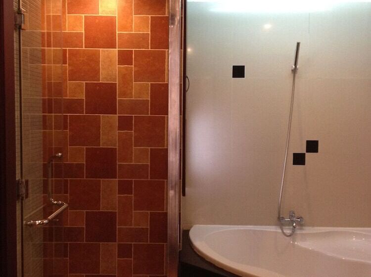 Deluxe room with river view, Kim Tho