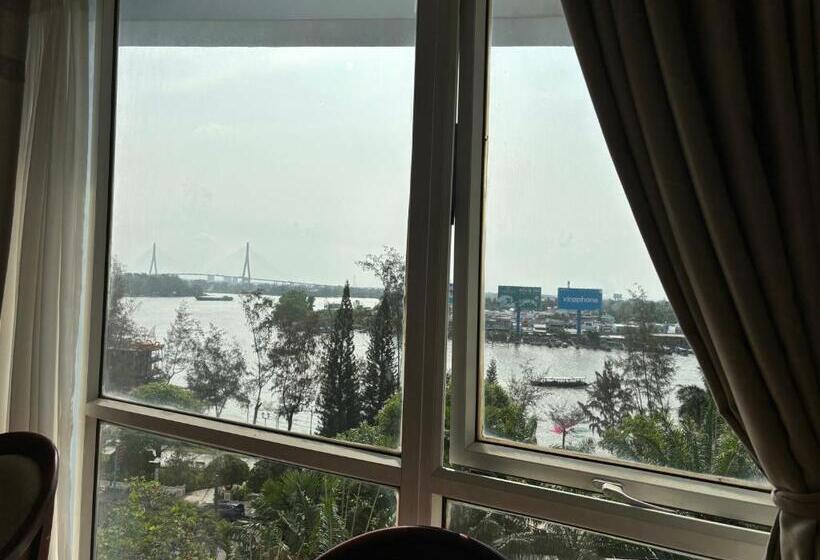 Deluxe room with river view, Kim Tho