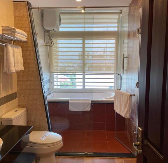 Deluxe room with river view, Kim Tho