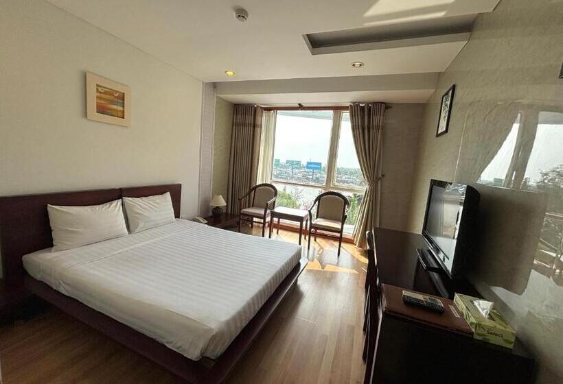 اتاق سوپریور, Kim Tho