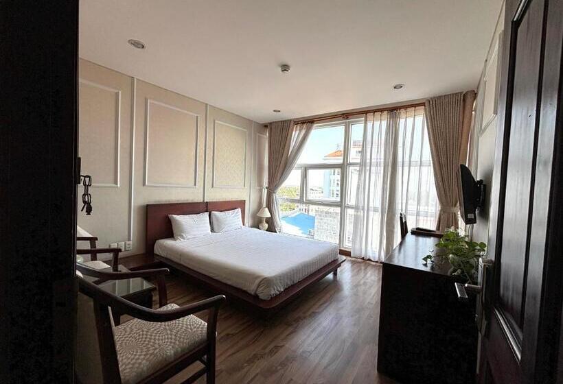 اتاق سوپریور, Kim Tho