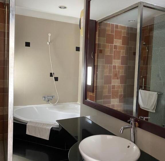 اتاق لوکس چهار تخته, Kim Tho